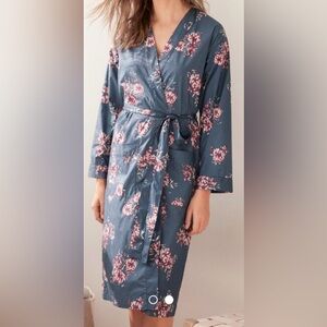 GARNET HILL Ladies Robe in Slate Blue Floral Sz Med, Pockets, Sash, Like NEW